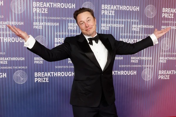 Elon Musk: మస్క్​ దాతృత్వం.. రూ.927 కోట్ల షేర్లు దానం