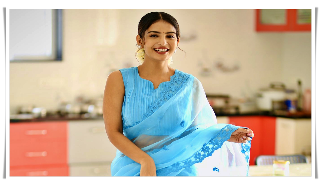 మీరు చేస్తే పర్లేదు.. మేం చేస్తే తప్పా..? బెట్టింగ్ యాప్స్ ప్రమోషన్ పై అనన్య