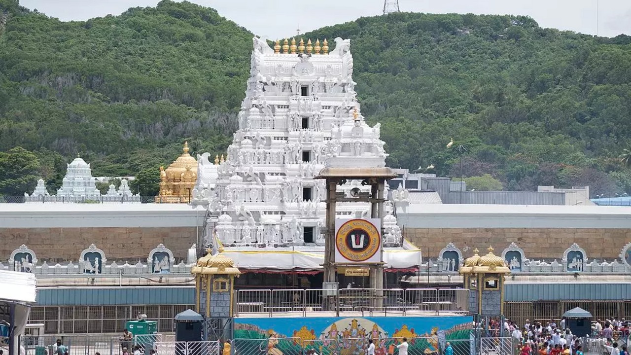 Tirumala: తిరుమలలో కొనసాగుతున్న భక్తుల రద్దీ