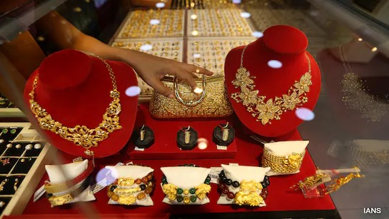 Today Gold Price: తగ్గిన బంగారం ధరలు