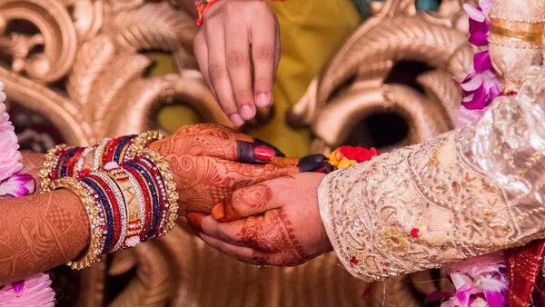 ఒకరి తర్వాత మరొకరు.. ఏకంగా 25 మందితో మహిళ వివాహం.. ఆపై ట్విస్టులు!