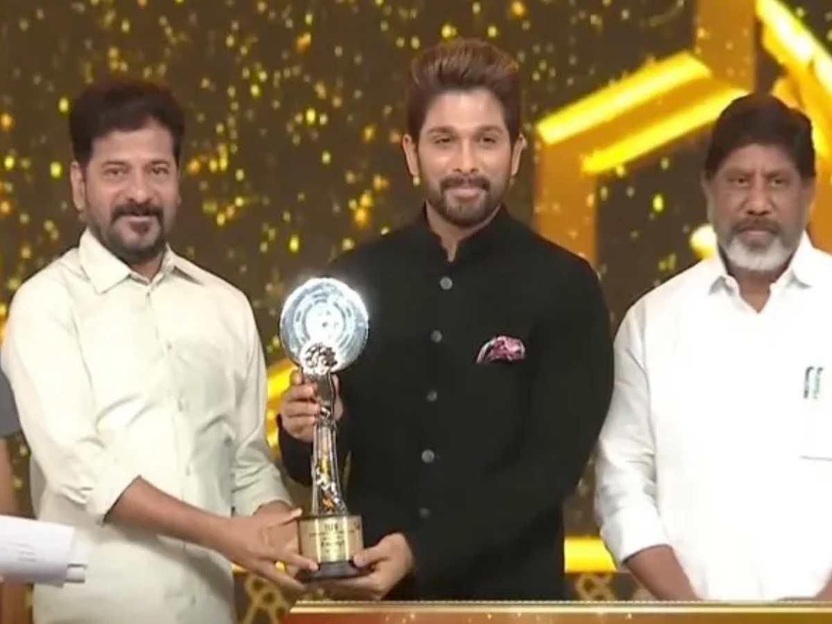 గద్దర్ సినీ అవార్డు అందుకున్న అల్లు అర్జున్.. ఇది ఎంతో స్పెషల్ అంటూ సంబరం