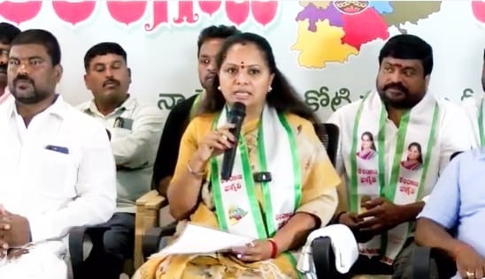 బీసీ రిజర్వేషన్లు తేలాకే స్థానిక సంస్థల ఎన్నికలు నిర్వహించాలి: MLC Kavitha 