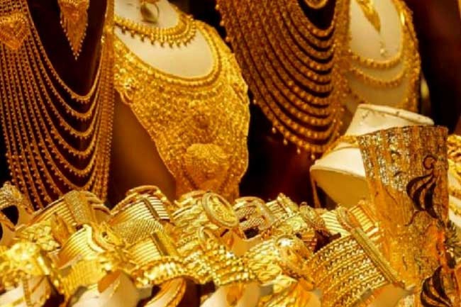 Gold Price: తగ్గిన బంగారం, వెండి ధరలు.. ఈరోజు ఎంతంటే?